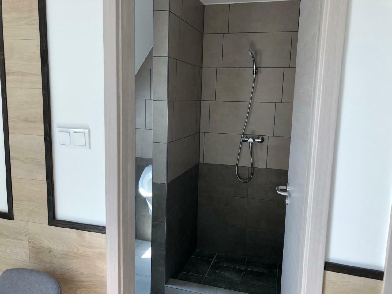 מישקולץ Juno Apartman Vendeghaz מראה חיצוני תמונה