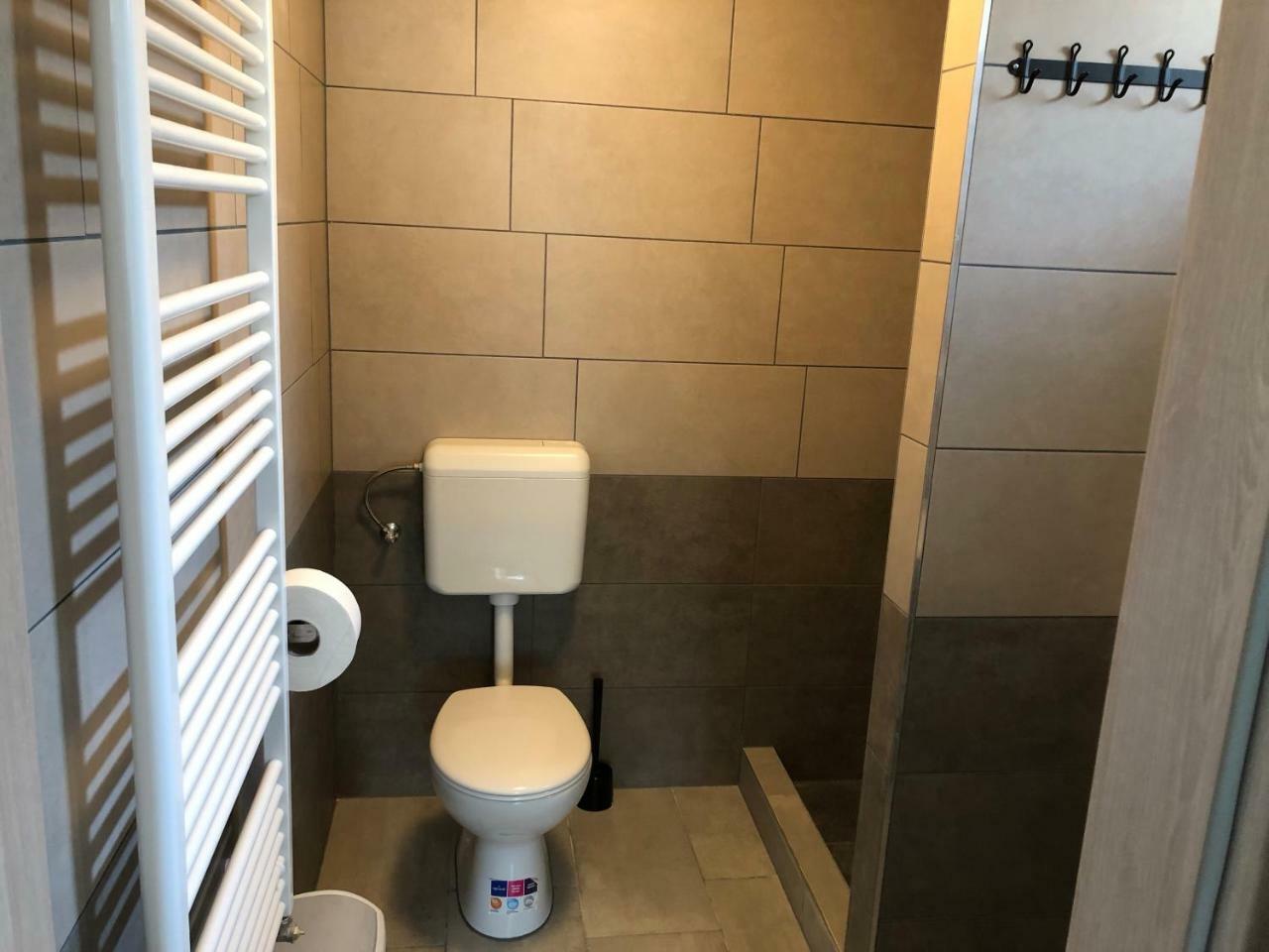 מישקולץ Juno Apartman Vendeghaz מראה חיצוני תמונה