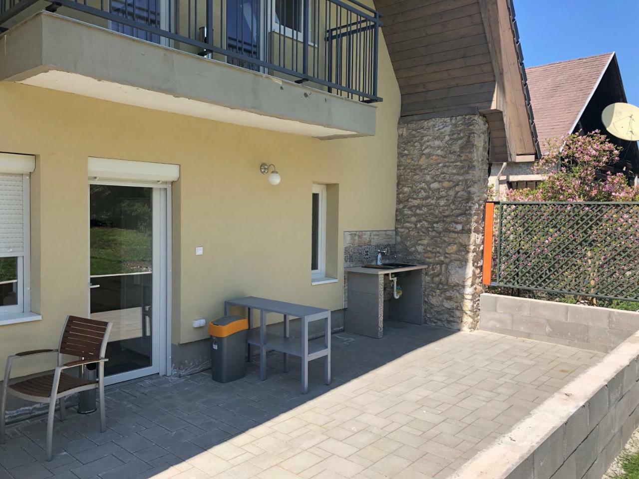 מישקולץ Juno Apartman Vendeghaz מראה חיצוני תמונה